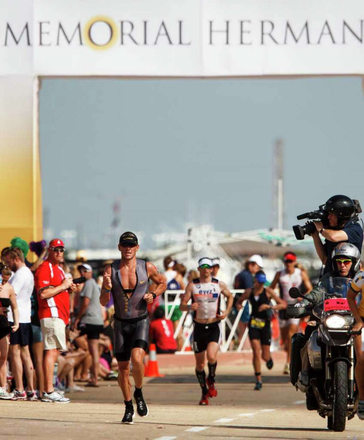 Lance armstrong surrenders lead finishes seventh in memorial hermann