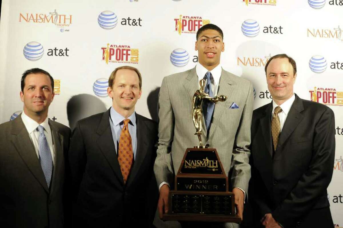 NEW ORLEANS, LA - APRIL 01: Anthony Davis of the Kentucky Wildcats holds the 2012 Naismith Trophy presented by AT&T with (L - R) Executive Director of the Atlanta Tipoff Club Eric Oberman, AT&T CMO David Christopher, and Chairman of the Atlanta Tipoff Club Barry Goheen at the NABC Guardians of the Game Awards Program on April 1, 2012 in New Orleans, Louisiana. (Photo by Stacy Revere/Getty Images for Naismith Award)