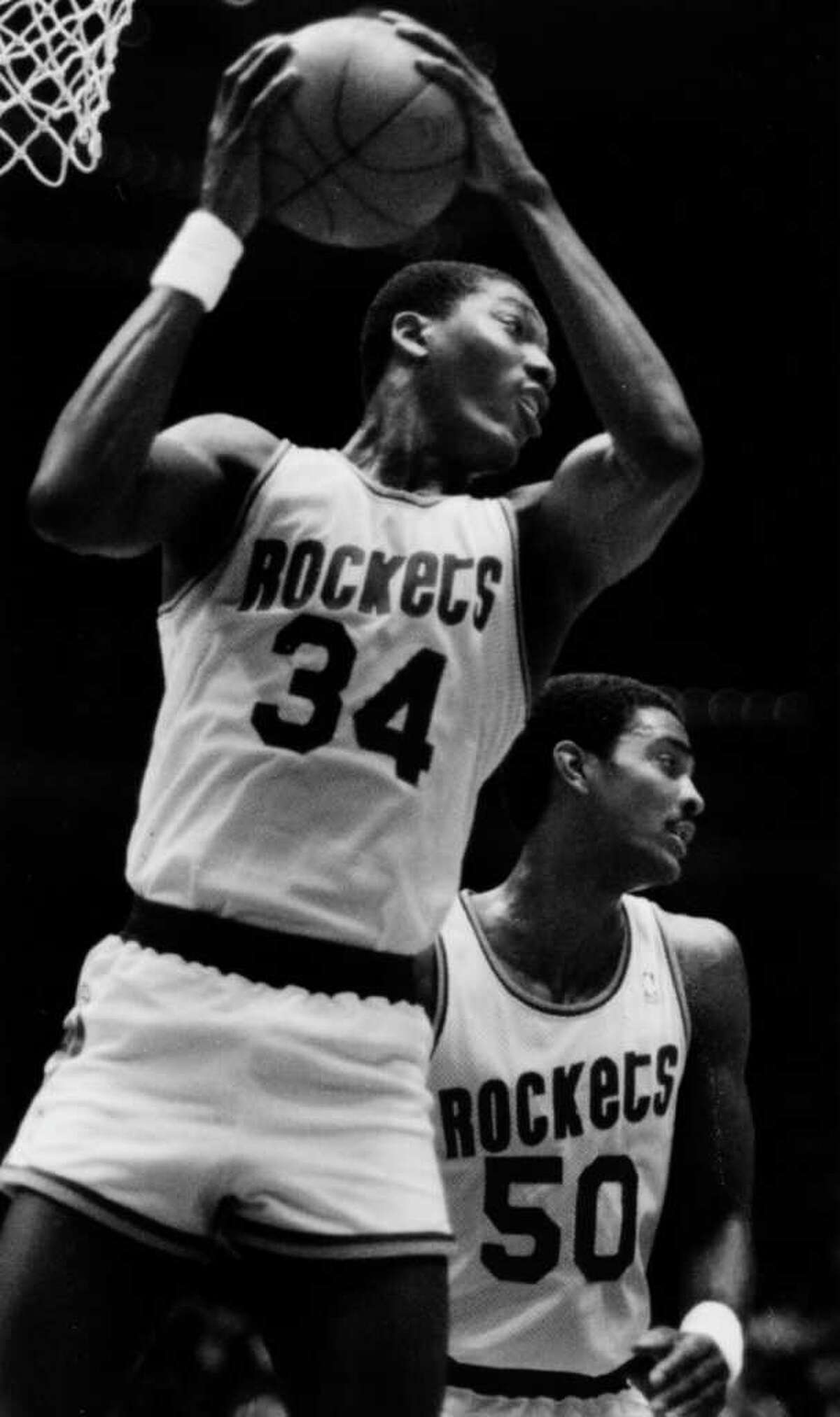 1985-86Dec. 7, 1985 (at Houston): Rockets 116, Bulls 104Michael Jordan: Did not play (broken foot)Rockets’ leader: Akeem Olajuwon 33 points, 15 rebounds, 6 blocks
