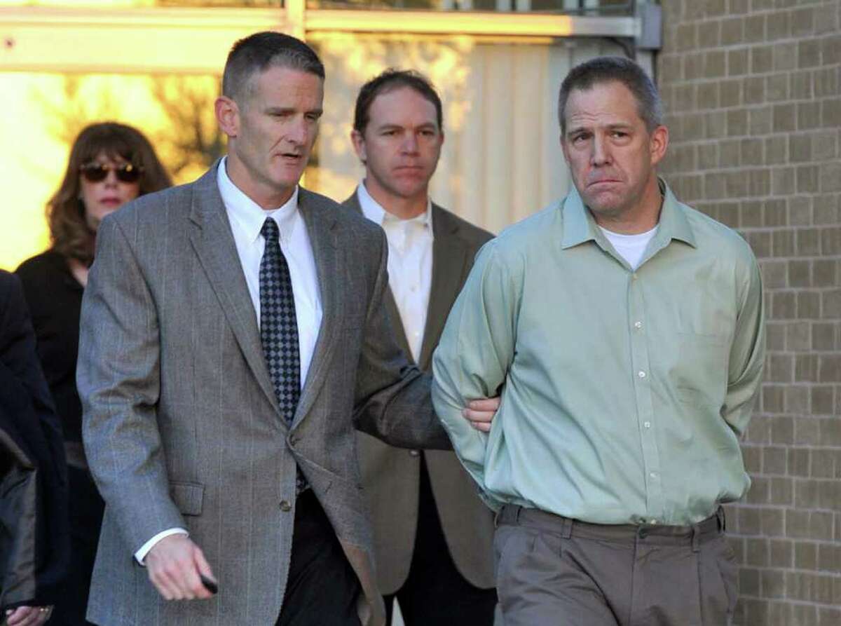 JetBlue pilot Clayton Frederick Osbon, right, is escorted to a waiting vehicle by FBI agents as he is released from The Pavilion at Northwest Texas Hospital in Amarillo Monday, April 2, 2012. Osbon was taken directly to the Federal Court Building in Amarillo, Texas. (AP Photo/Amarillo Globe-News, Michael Schumacher) MANDATORY CREDIT; MAGS OUT; TV OUT