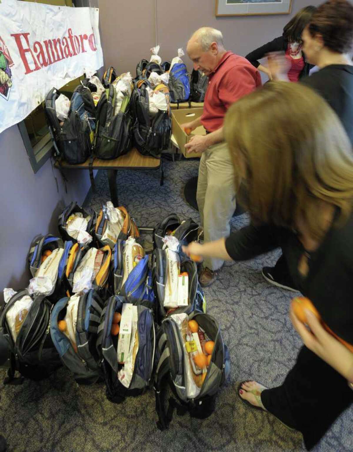 Photos 'Backpack Buddies' at work