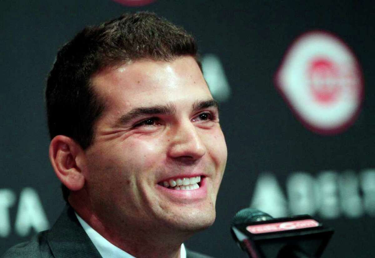 Votto agrees to 10-year, $225-million extension with Reds 