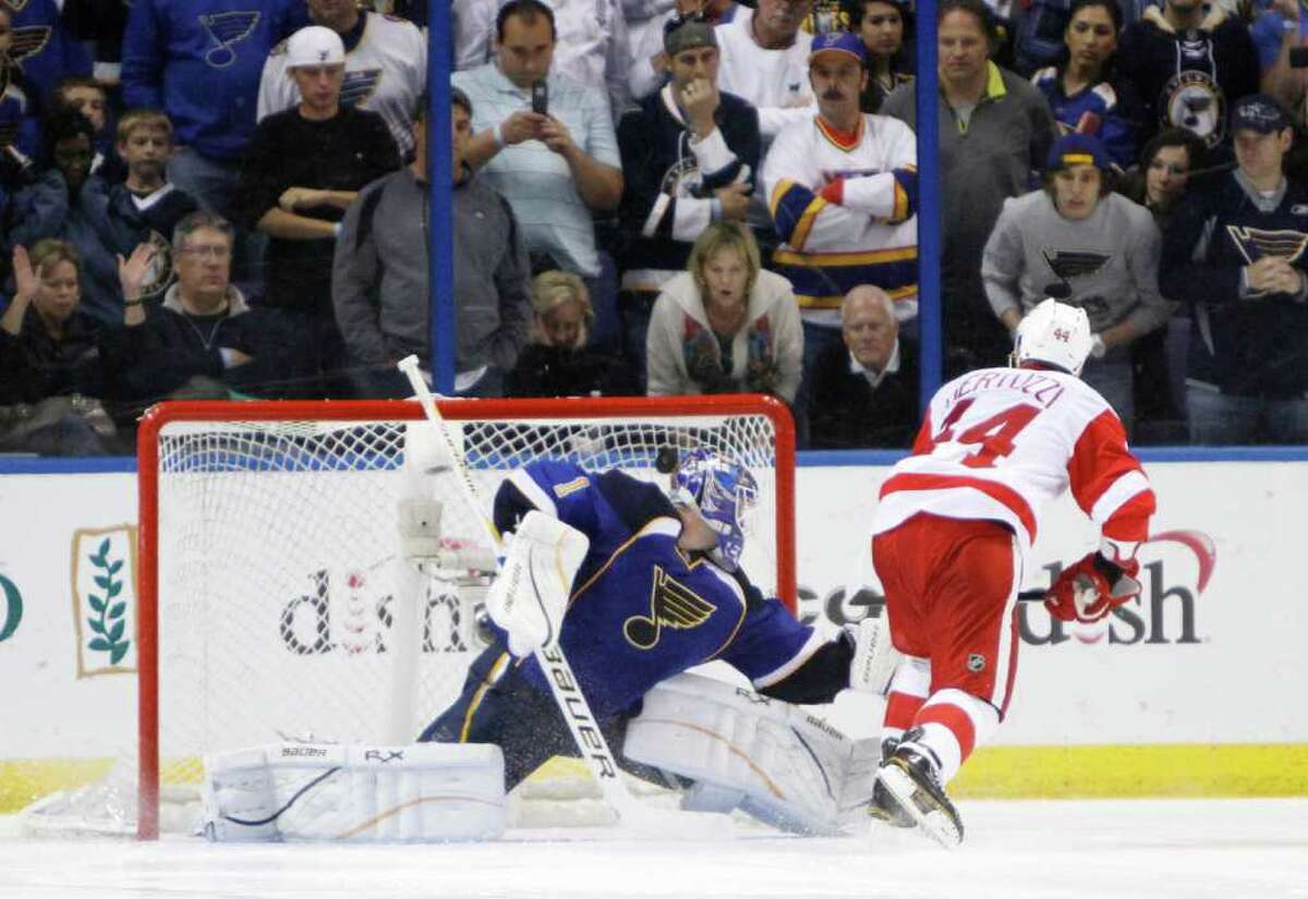 Todd Bertuzzi scores past the Blues' Brian Elliott to win it for the Red Wings.