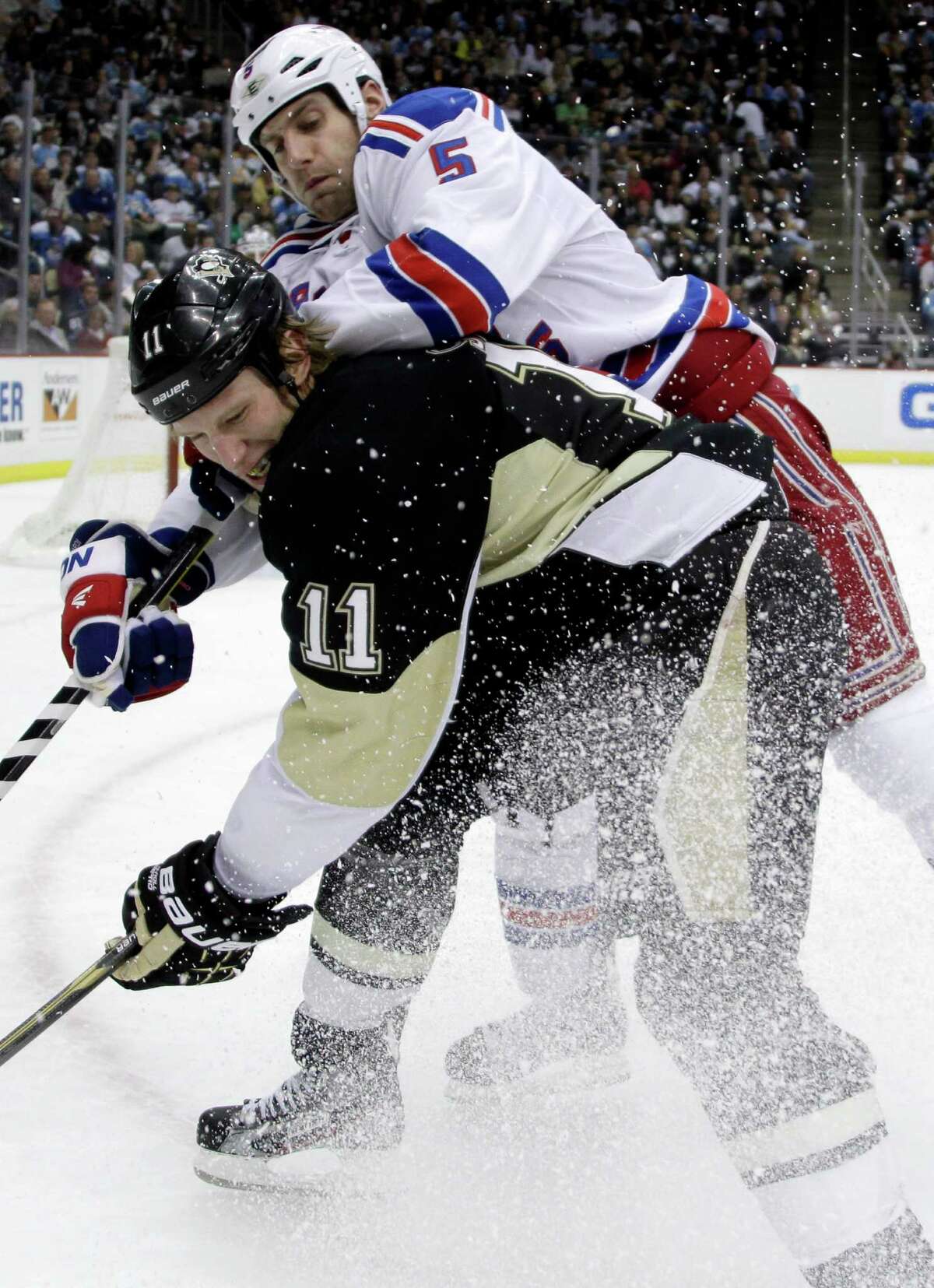 Evgeni Malkin, Pittsburgh Penguins edge New York Rangers in