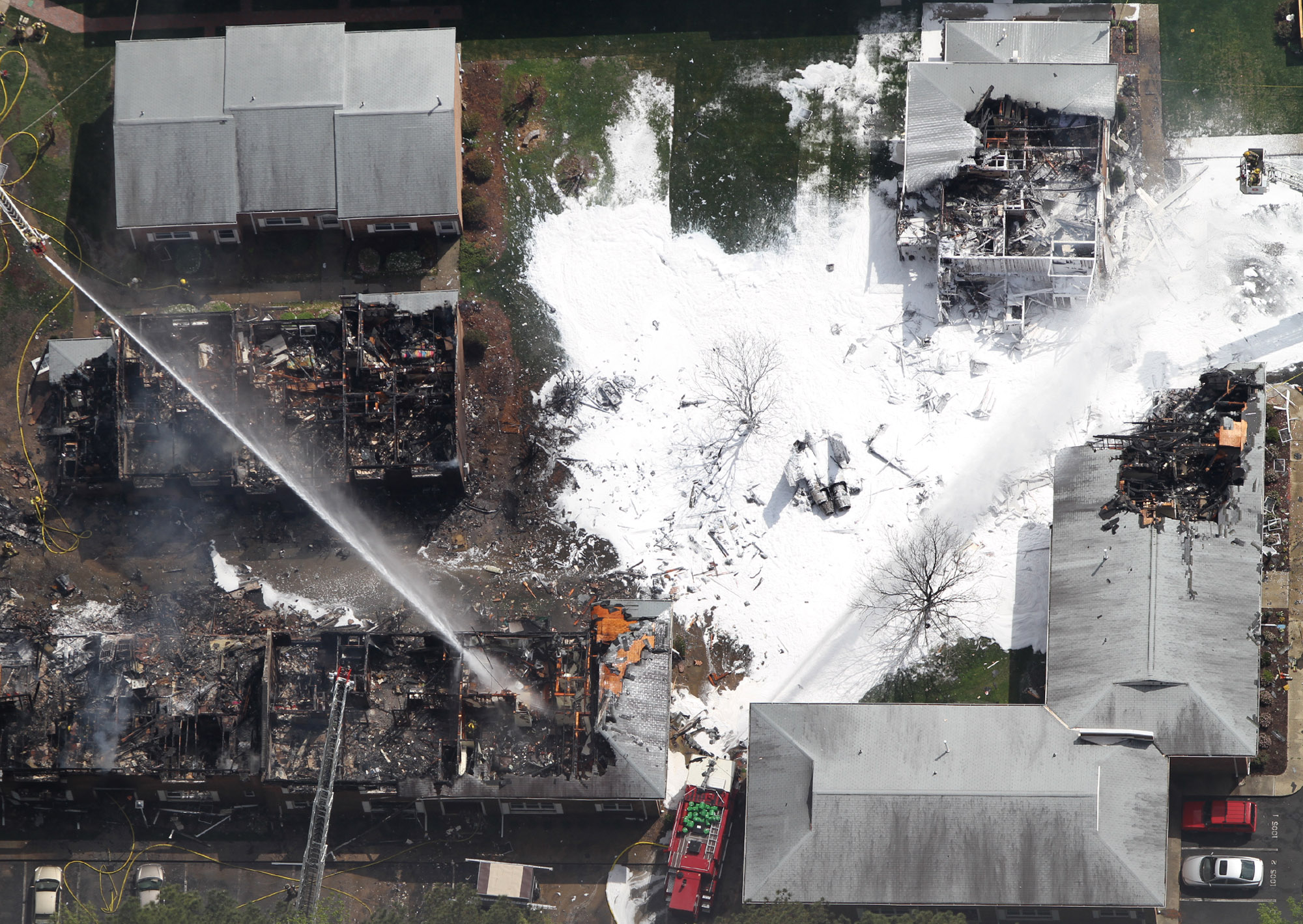 News of the world in photos: Jet crash in Virginia