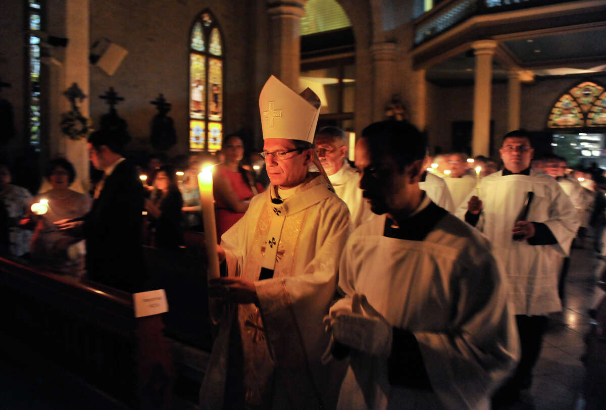 New Catholics prepare for Easter Vigil ceremony