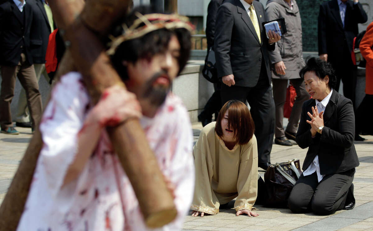 A South Korean Christian devotees reenact Jesus' path to his crucifixion during a performance for the Easter in Seoul, South Korea, Sunday, April 8, 2012. Easter Sunday caps a week of holidays that commemorate the crucifixion and return to life of Jesus. (AP Photo/Lee Jin-man)