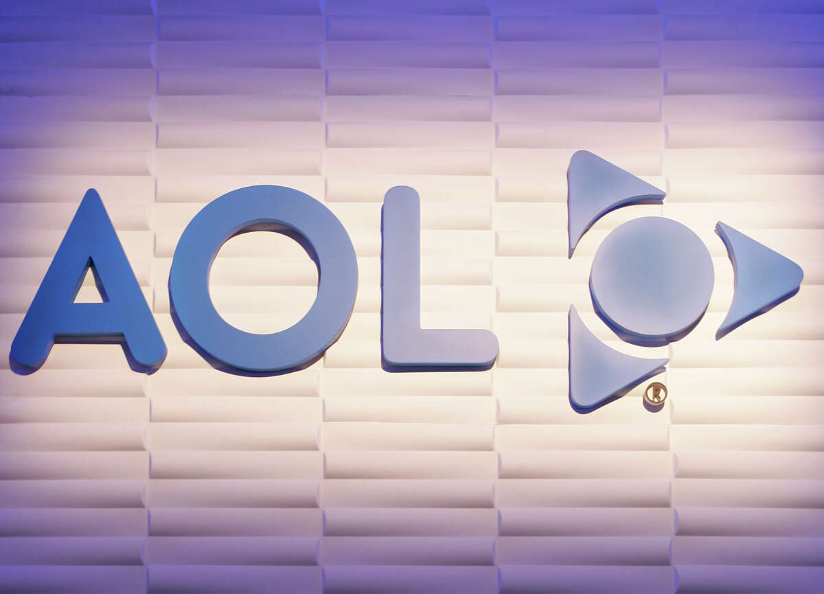 AOL is selling 800 patents to Microsoft, which refused to say what they cover.