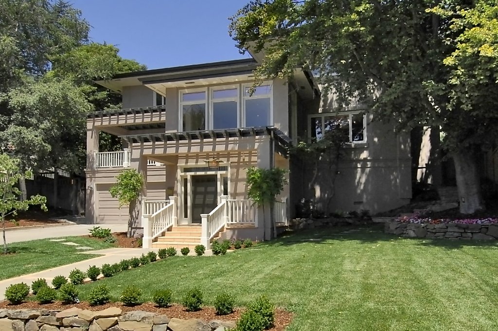 3story Crocker Highlands home with lush yard