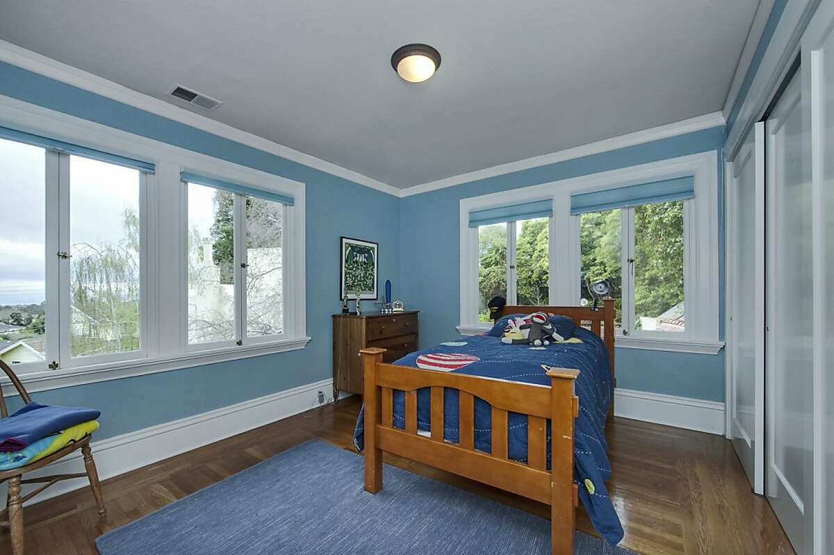 3story Crocker Highlands home with lush yard