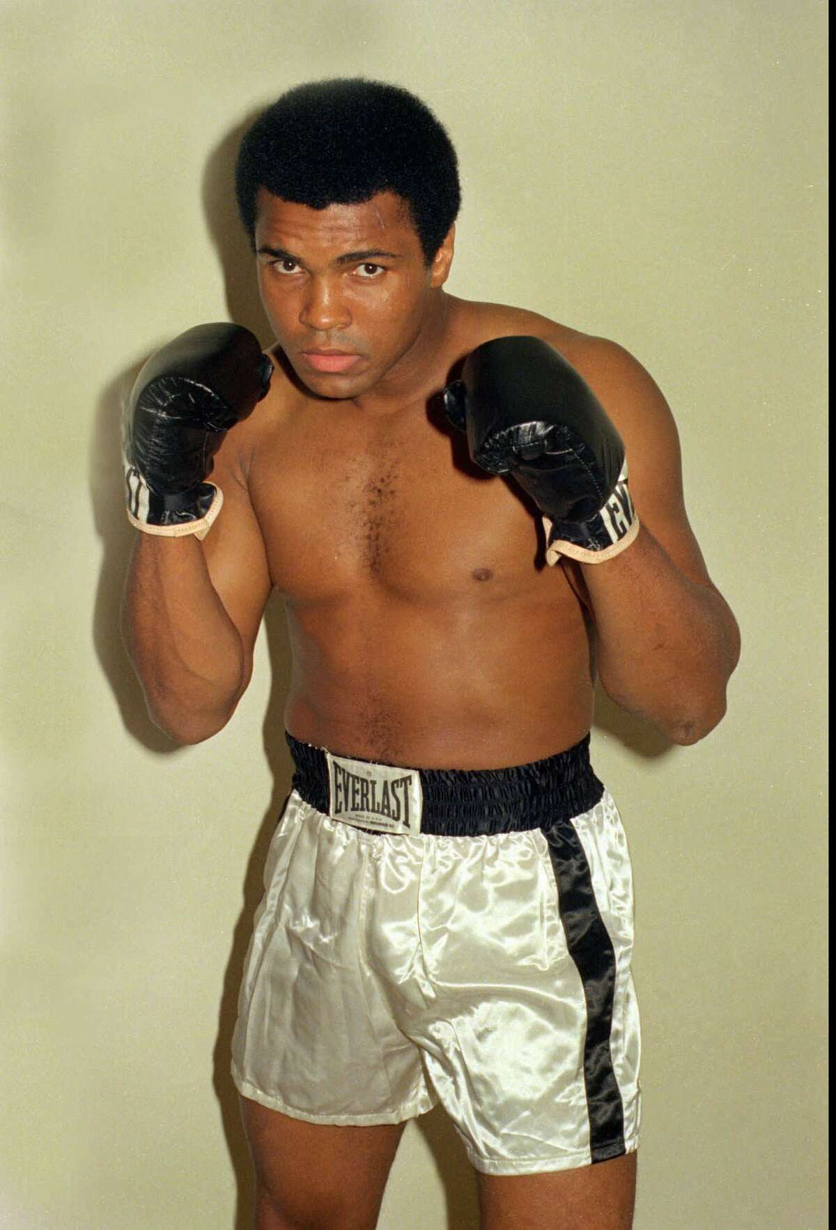 Muhammad Ali is shown in this October 9, 1974 file photo. (AP Photo / archive)