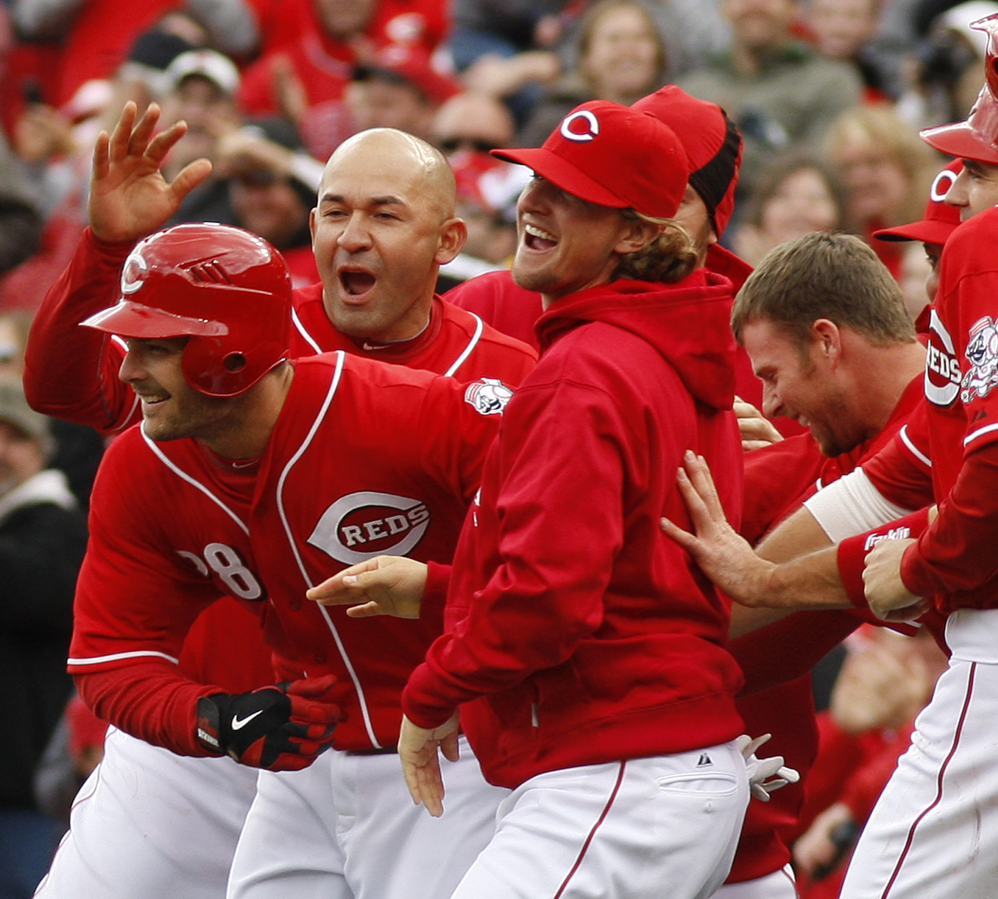 MLB roundup: Cards edge Cubs in 10