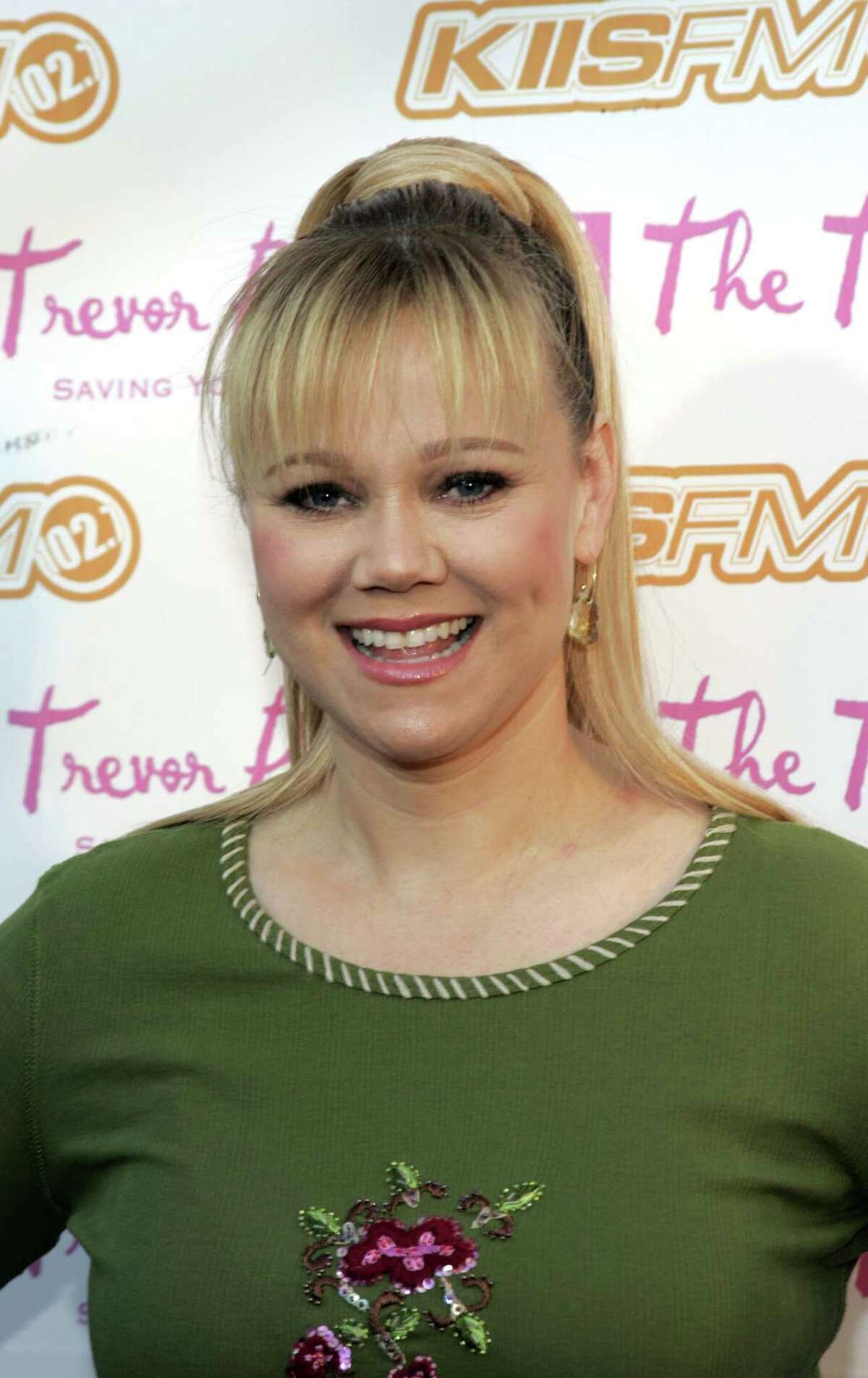 LOS ANGELES - DECEMBER 4: Actress Caroline Rhea arrives for the Cracked Xmas 8 benefitting the Trevor Project at the LG Wiltern on December 4, 2005 in Los Angeles, California. (Photo by Michael Buckner/Getty Images) *** Local Caption *** Caroline Rhea