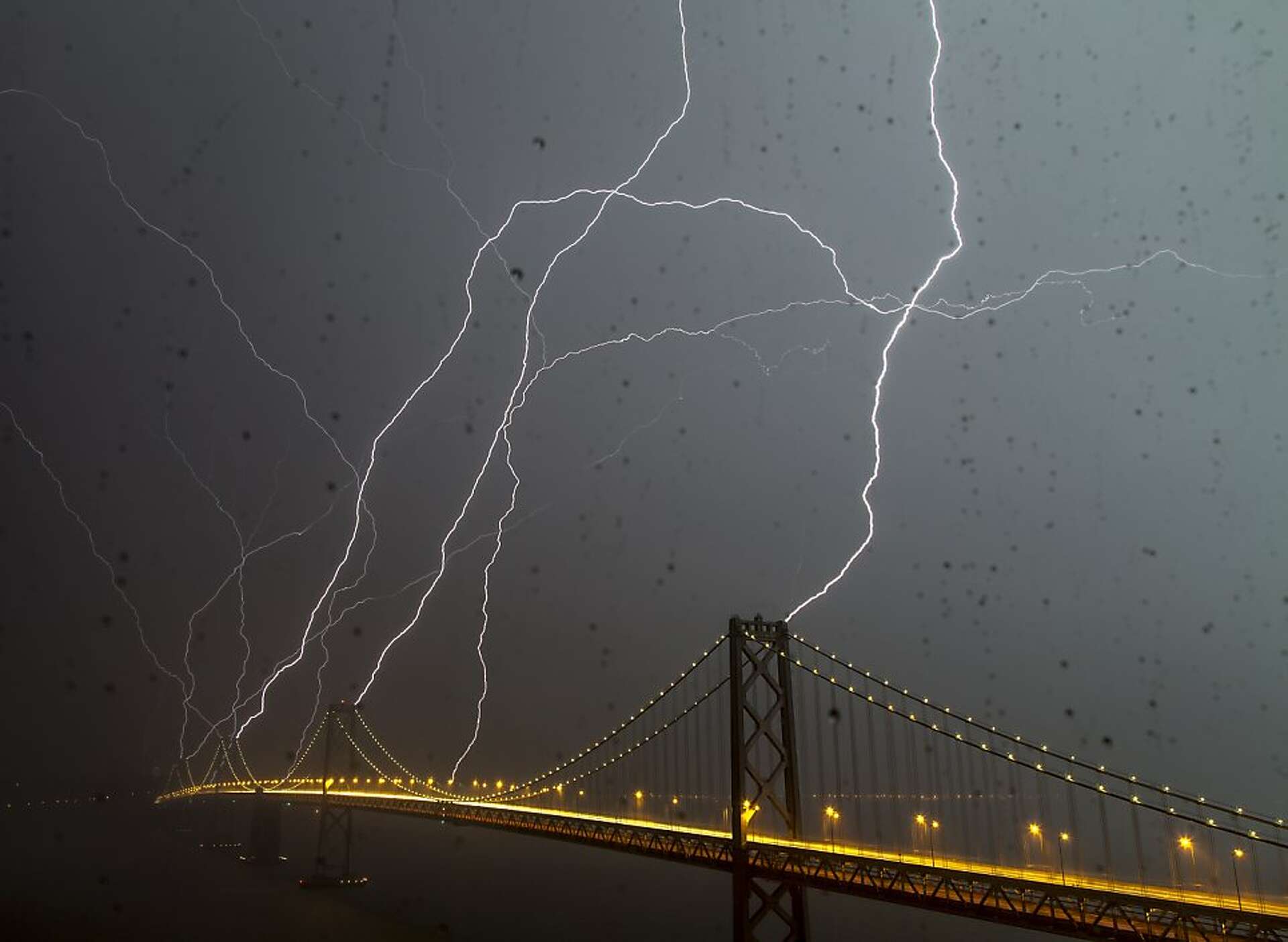 A night to remember: Thunderstorm shatters records, image size:1920x1405