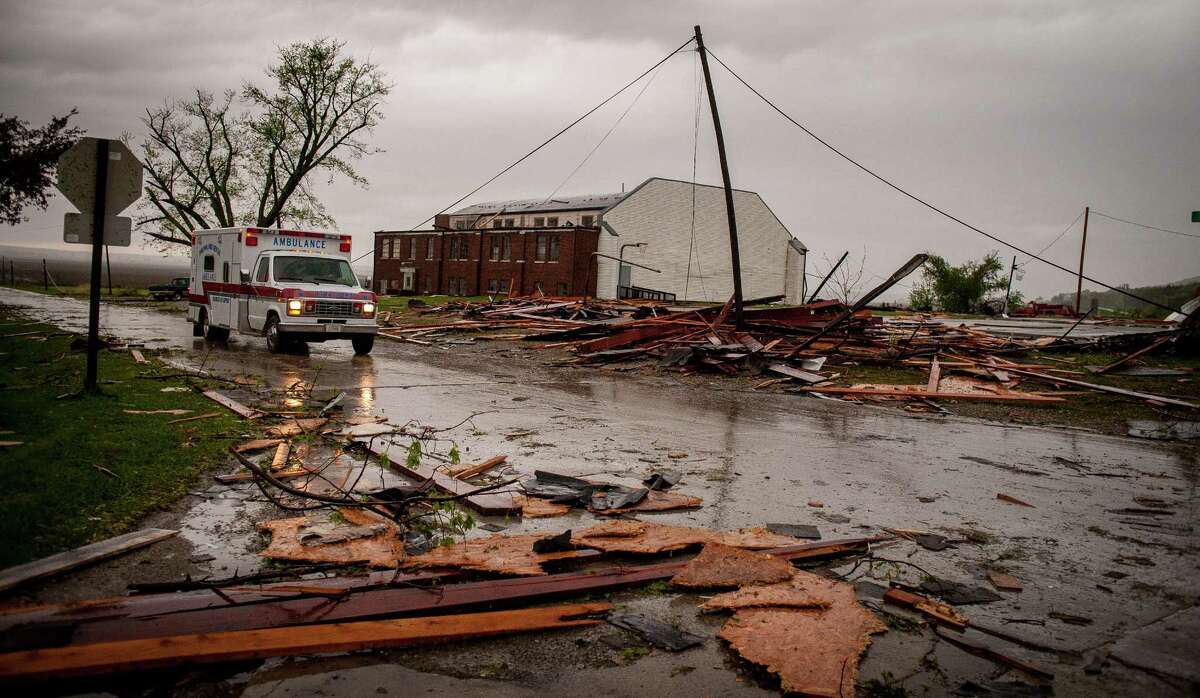Tornado outbreak In Midwest leaves trail of damage