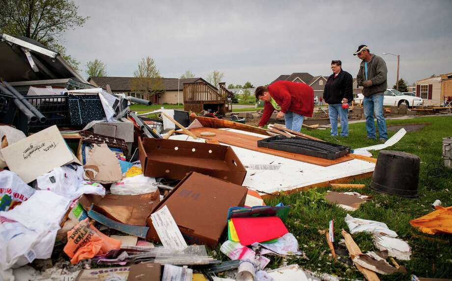 Tornado outbreak In Midwest leaves trail of damage - Connecticut Post