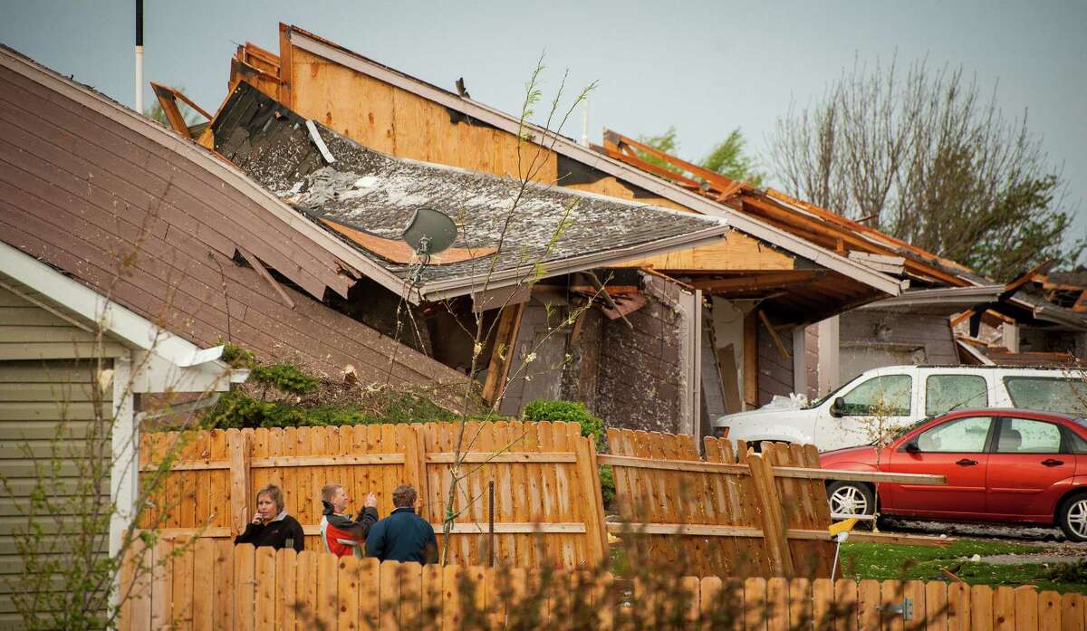 Tornado outbreak In Midwest leaves trail of damage