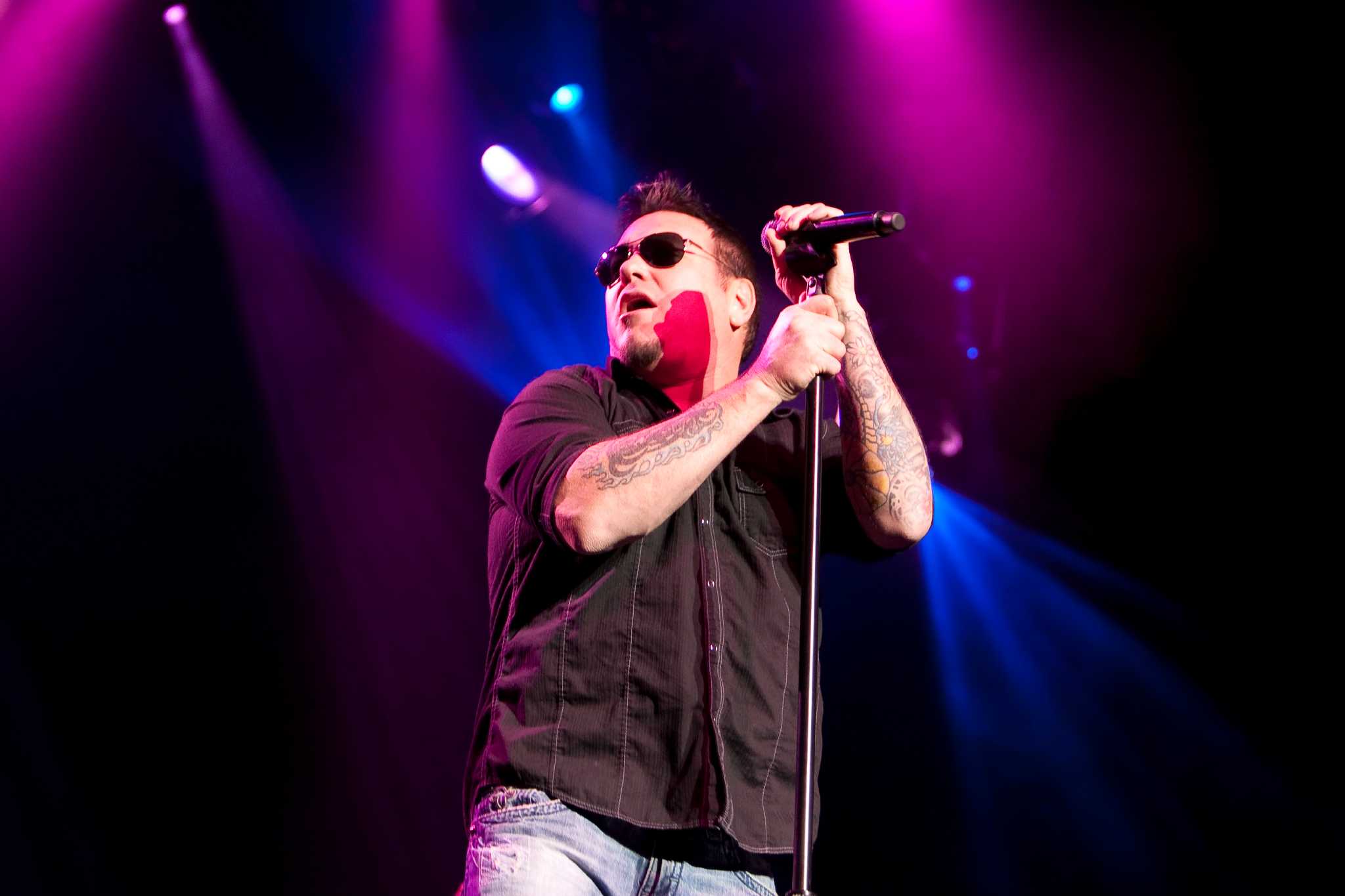 Стивен харвелл сейчас. Smashing pumpkins 1979. Вокалист группы smash mouth. The smashing pumpkins вокалист. Бен стиллер smash mouth.