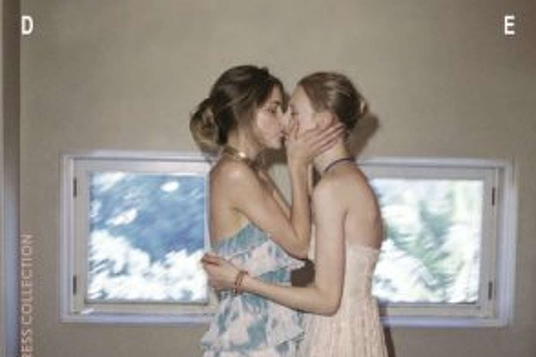 college girls lesbian lick sex gallerie