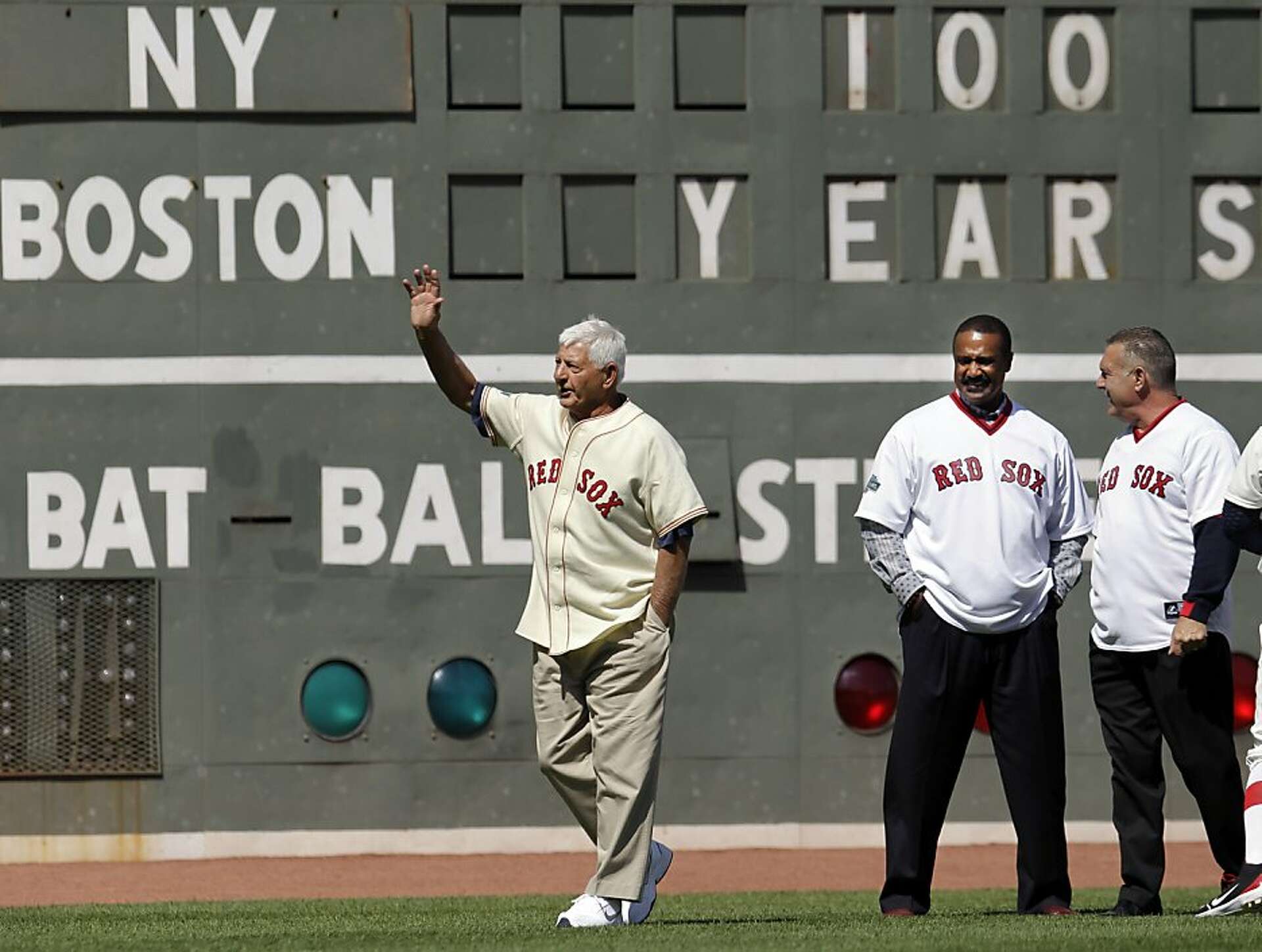 Red Sox greats help Fenway Park turn 100 in style