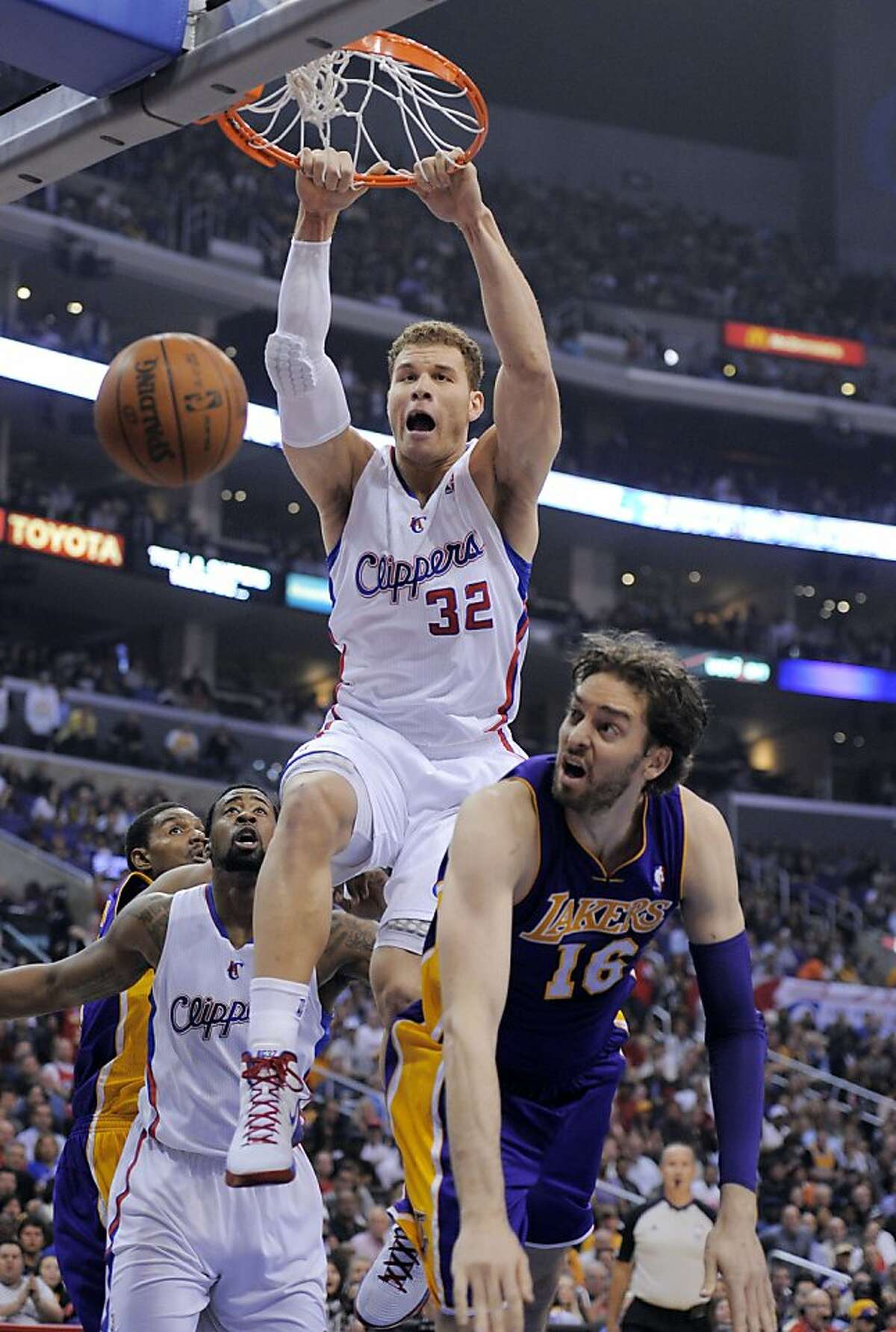 blake griffin hyper dunks