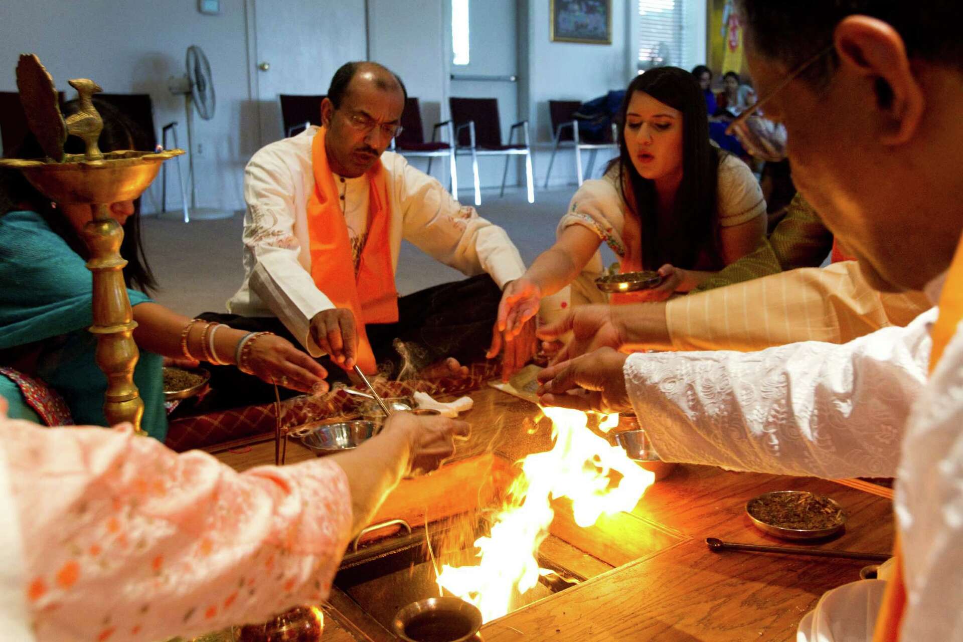 Hindus perform fire ritual to tend to mother earth