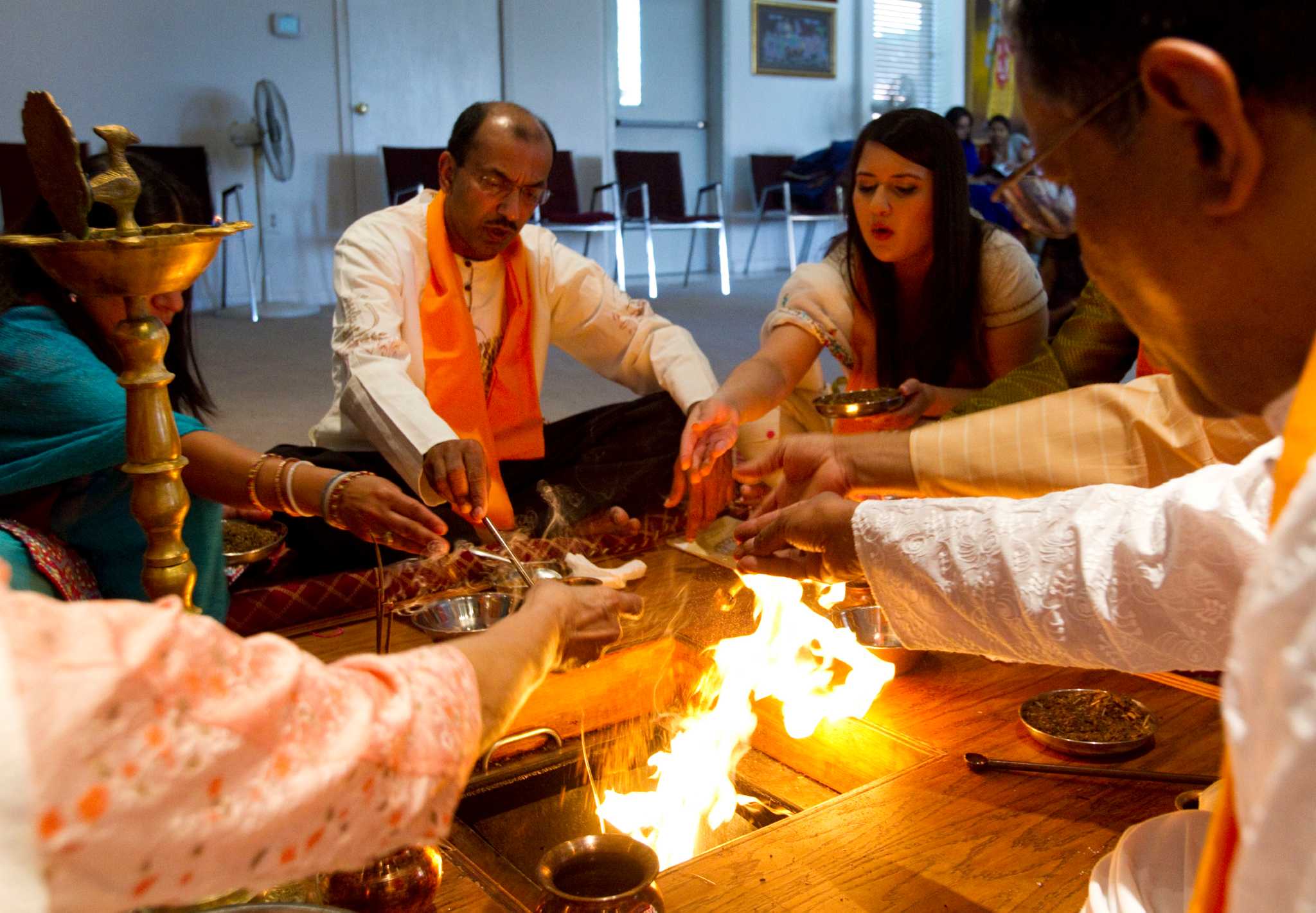 Hindus perform fire ritual to tend to mother earth