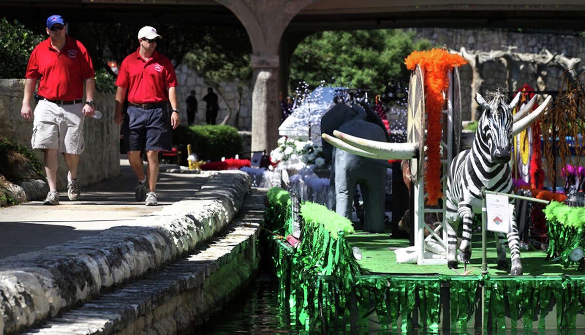 Crowd This River Parade rocks
