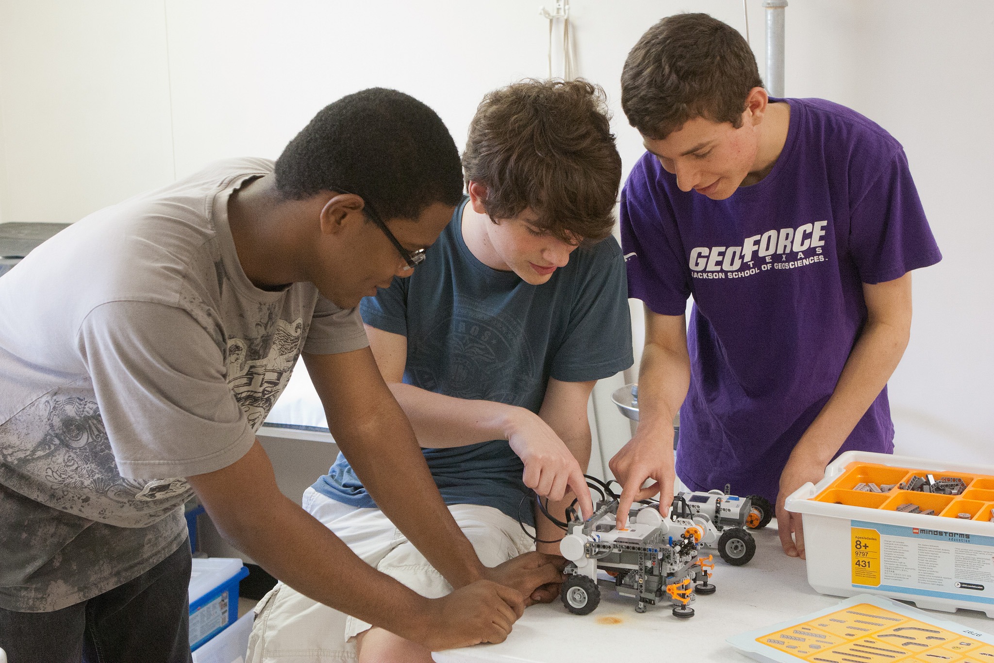 Magnet High Schools Offer Unique Opportunities Magnet High Schools Offer Unique Opportunities