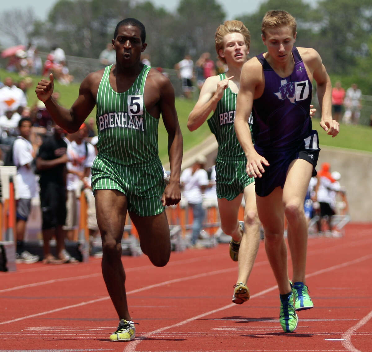 Manvel's Meschelle Gills stars at 4A Region track finals