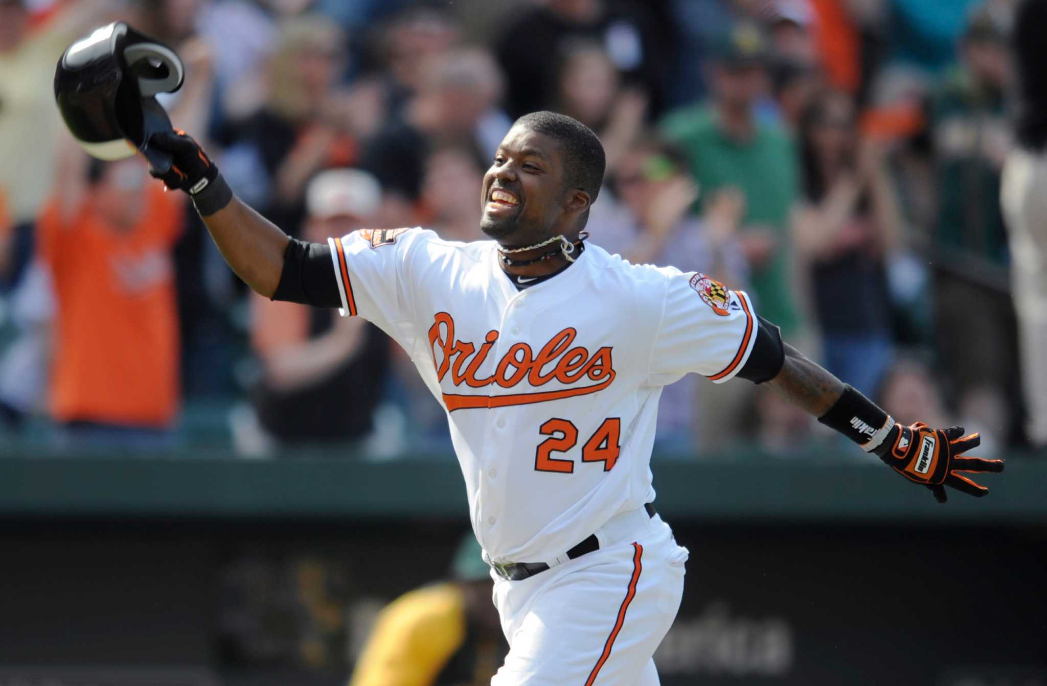 Orioles walk off on Braves behind Wieters' home run