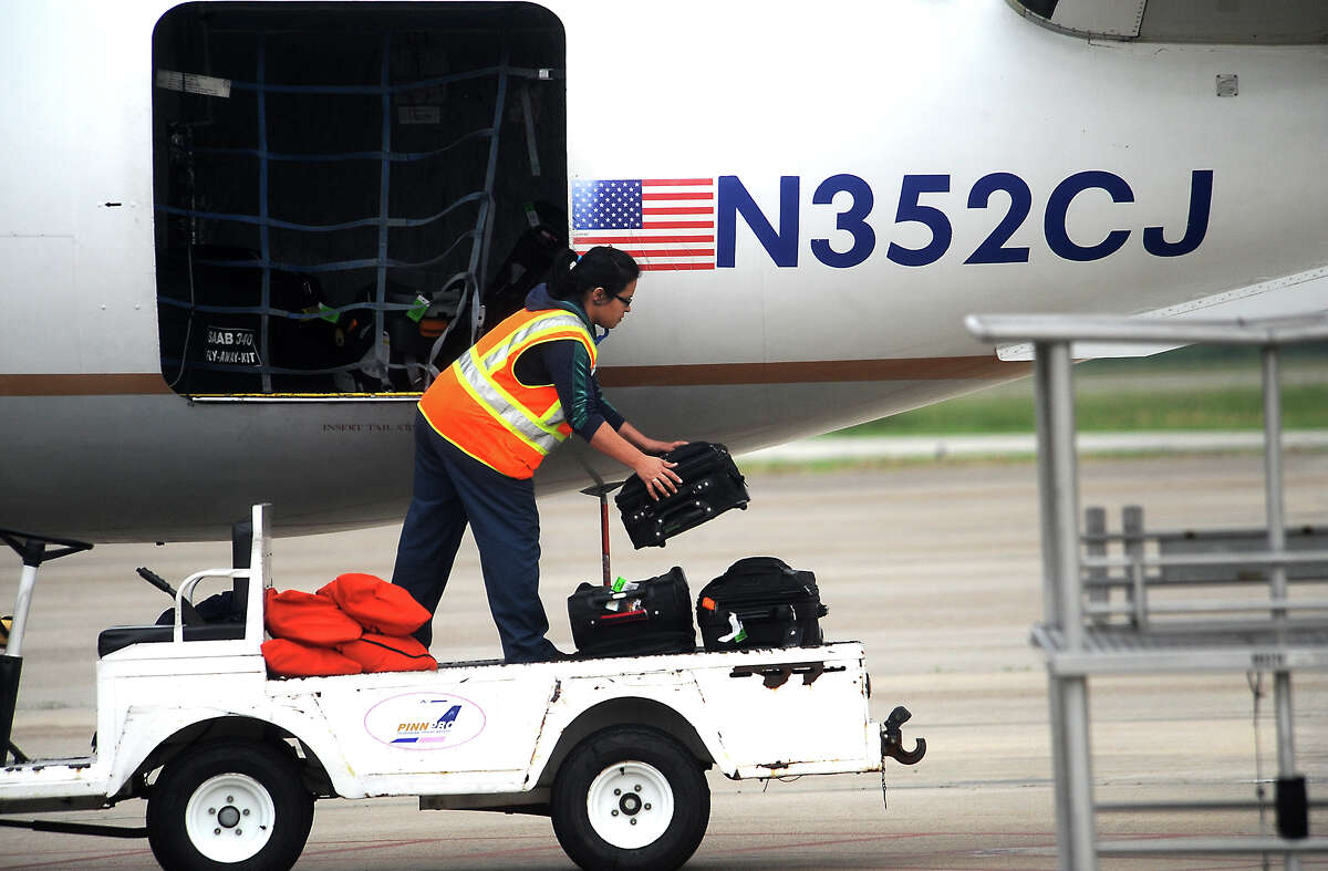 american airlines carry on luggage restrictions