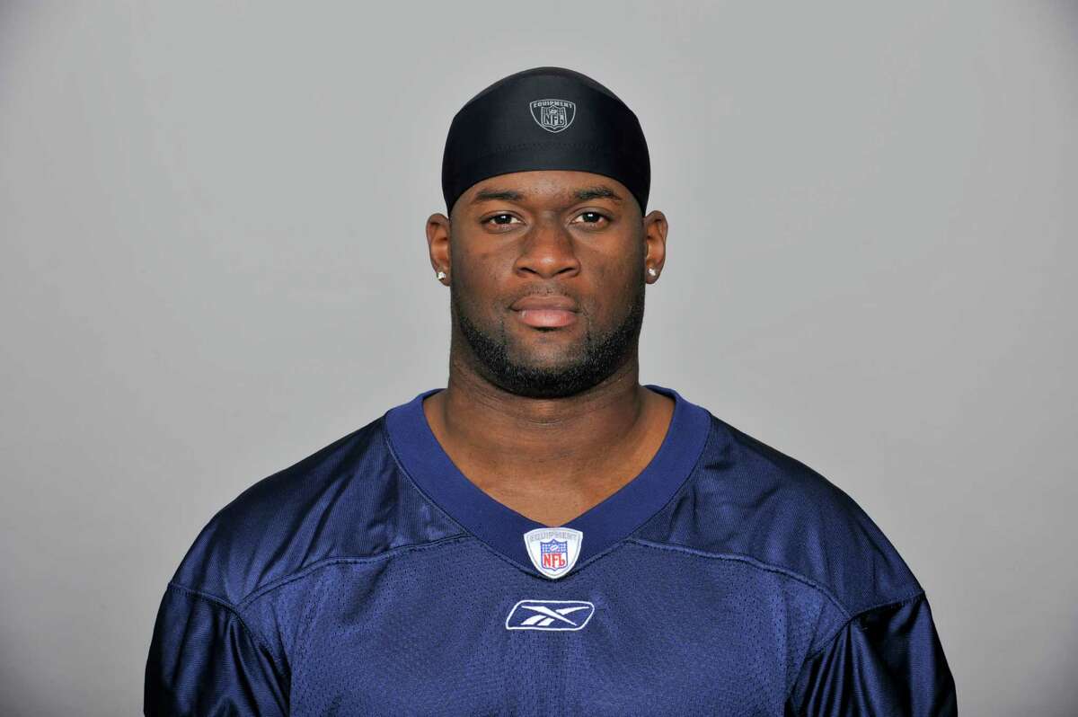 Tennessee Titans, as expected, release quarterback Vince Young 