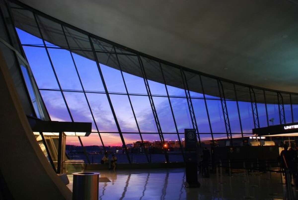 Two planes nearly collide at IAH