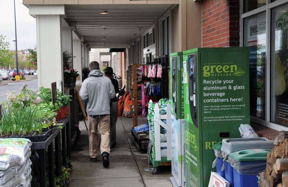 Whole Foods stakes out its corner at mall