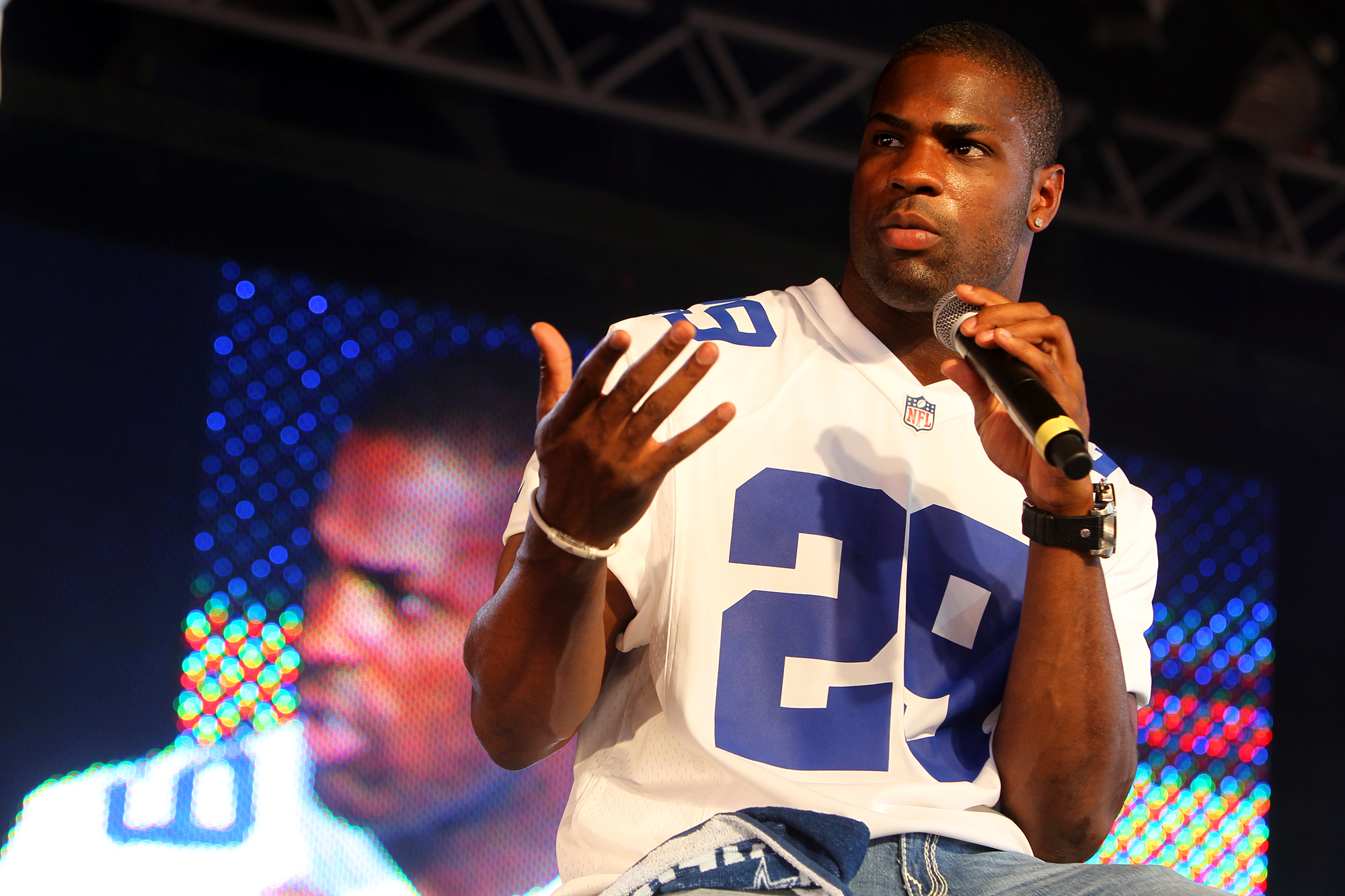 Cowboys running back Murray says he's healed, set to roll again