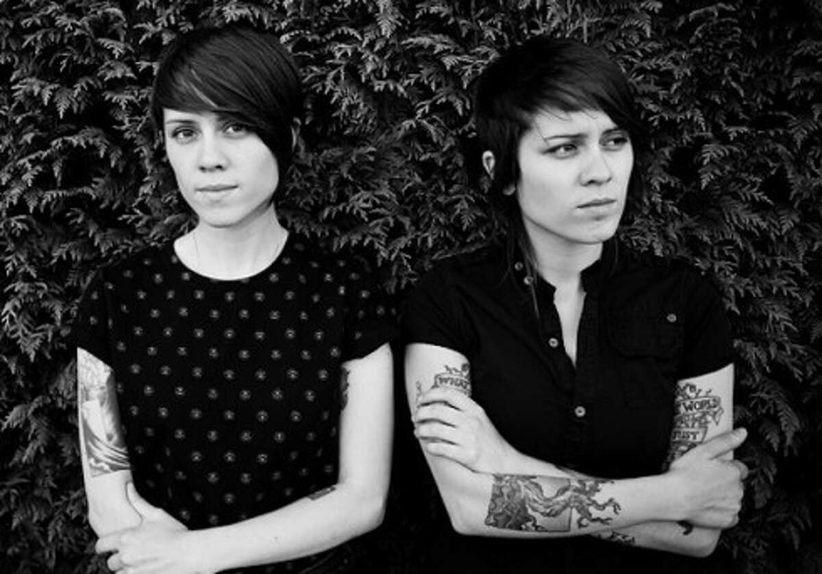 Hi i am sarah and i. Tegan and Sara. Группа Tegan and Sara. Tegan 2004. Tegan and Sara Tiesto.