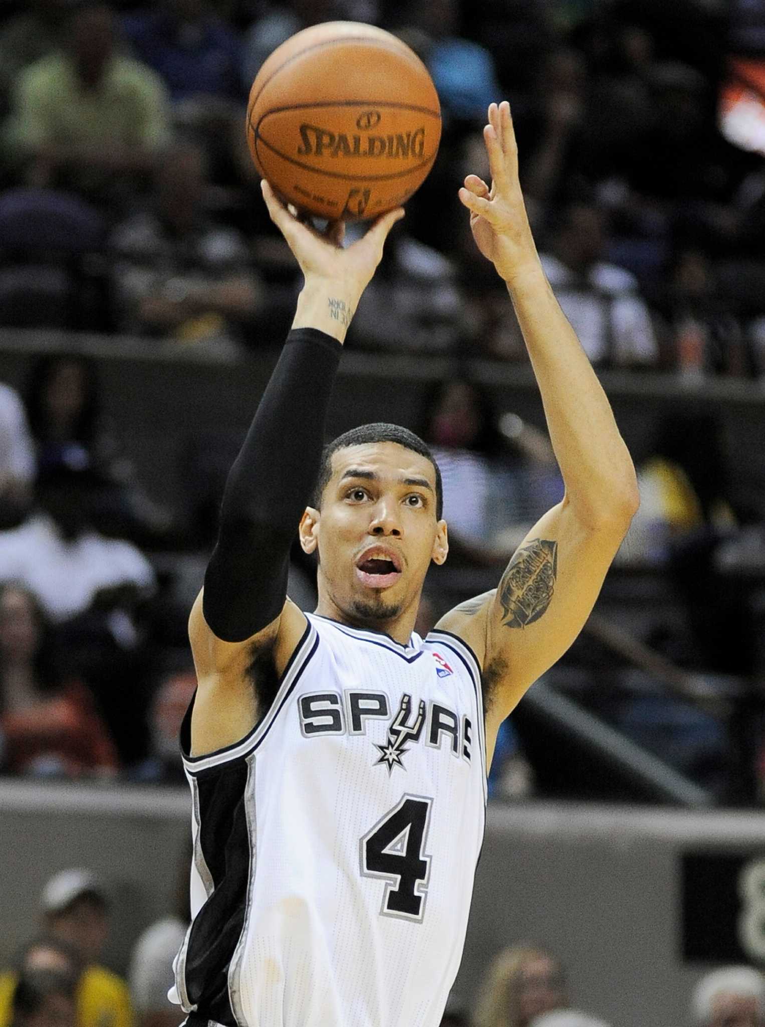 Spurs bide time with intense, injury-free scrimmages