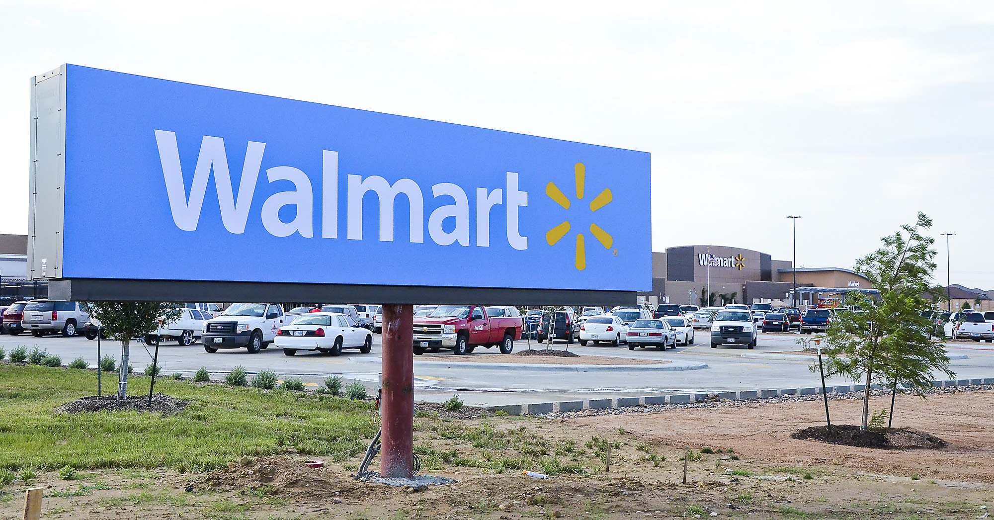 WalMart offers customers a break at the pumps