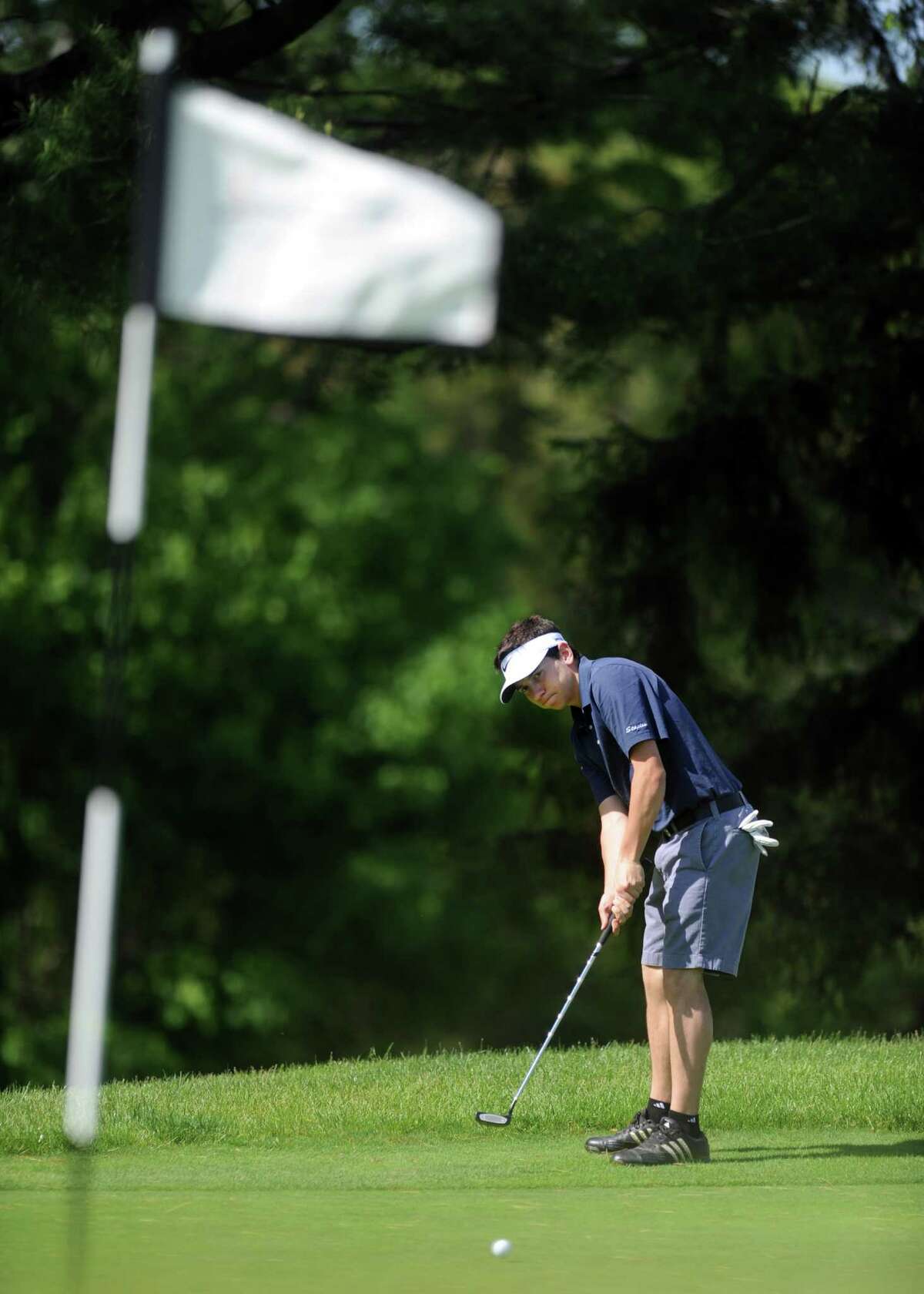Staples golf tops Norwalk