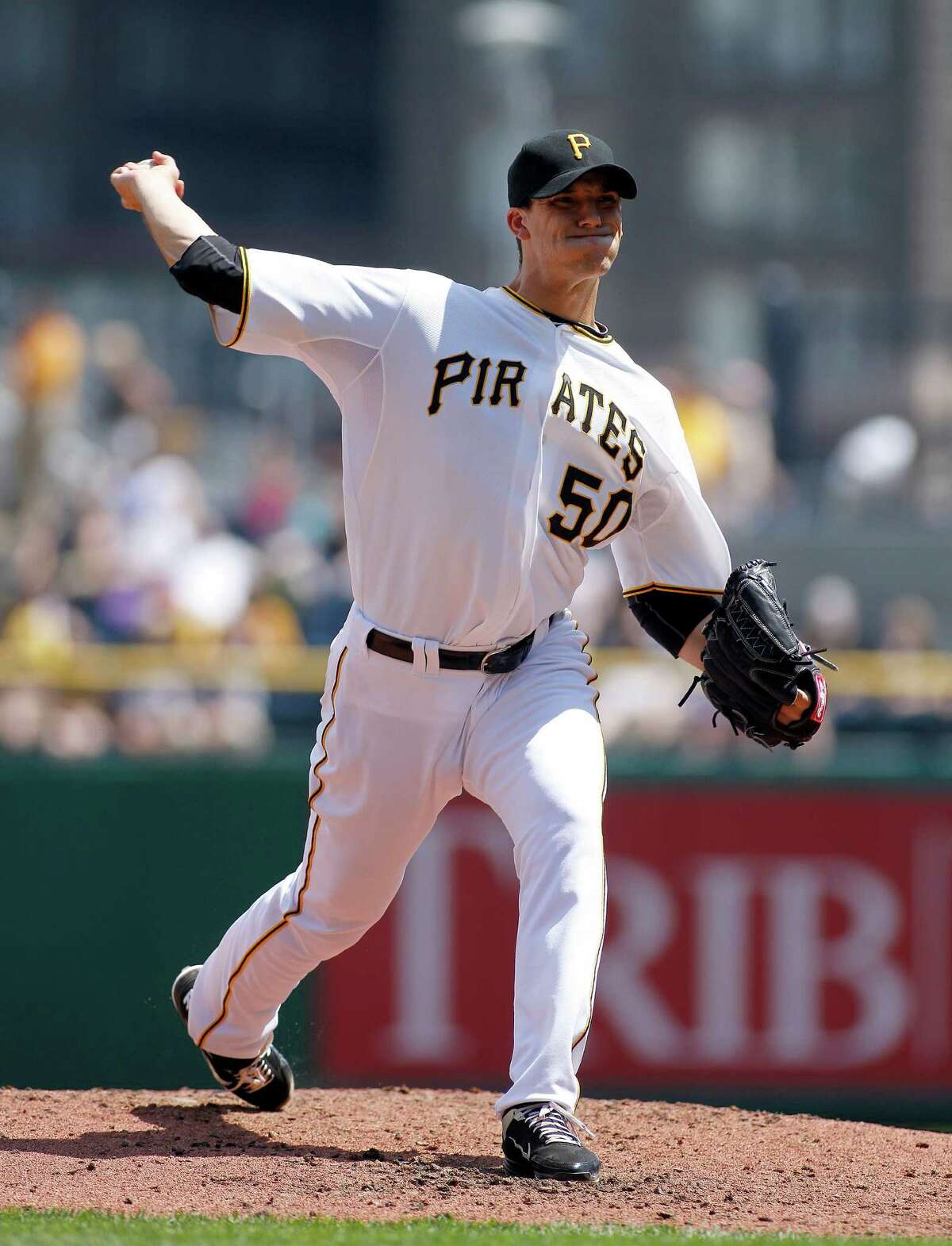 PITTSBURGH, PA - MAY 6: Charlie Morton #50 of the Pittsburgh Pirates pitches against the Cincinnati Reds during the game on May 6, 2012 at PNC Park in Pittsburgh, Pennsylvania. (Photo by Justin K. Aller/Getty Images)