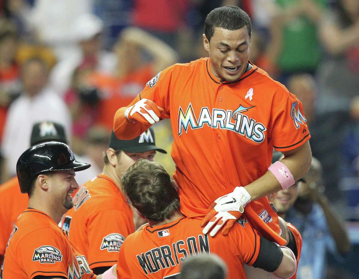 Stanton breaks out of slump, Marlins take finale