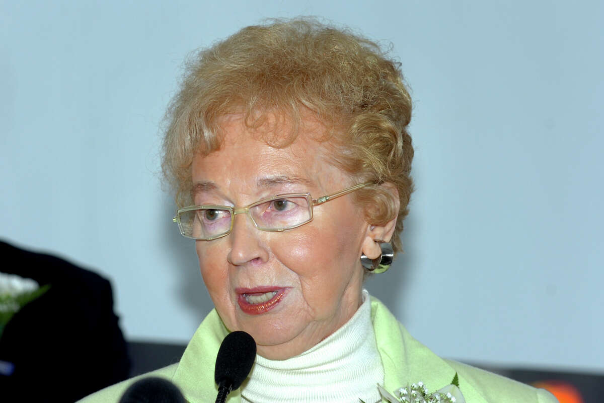 Elizabeth Pfriem, former President of the Post Publishing Co., speaks during groundbreaking ceremonies for a major expansion at the St. Vincent's Medical Center in Bridgeport, Conn. June 20th, 2007. The hospital's new cancer center will be named in Mrs. Pfriem's honor.