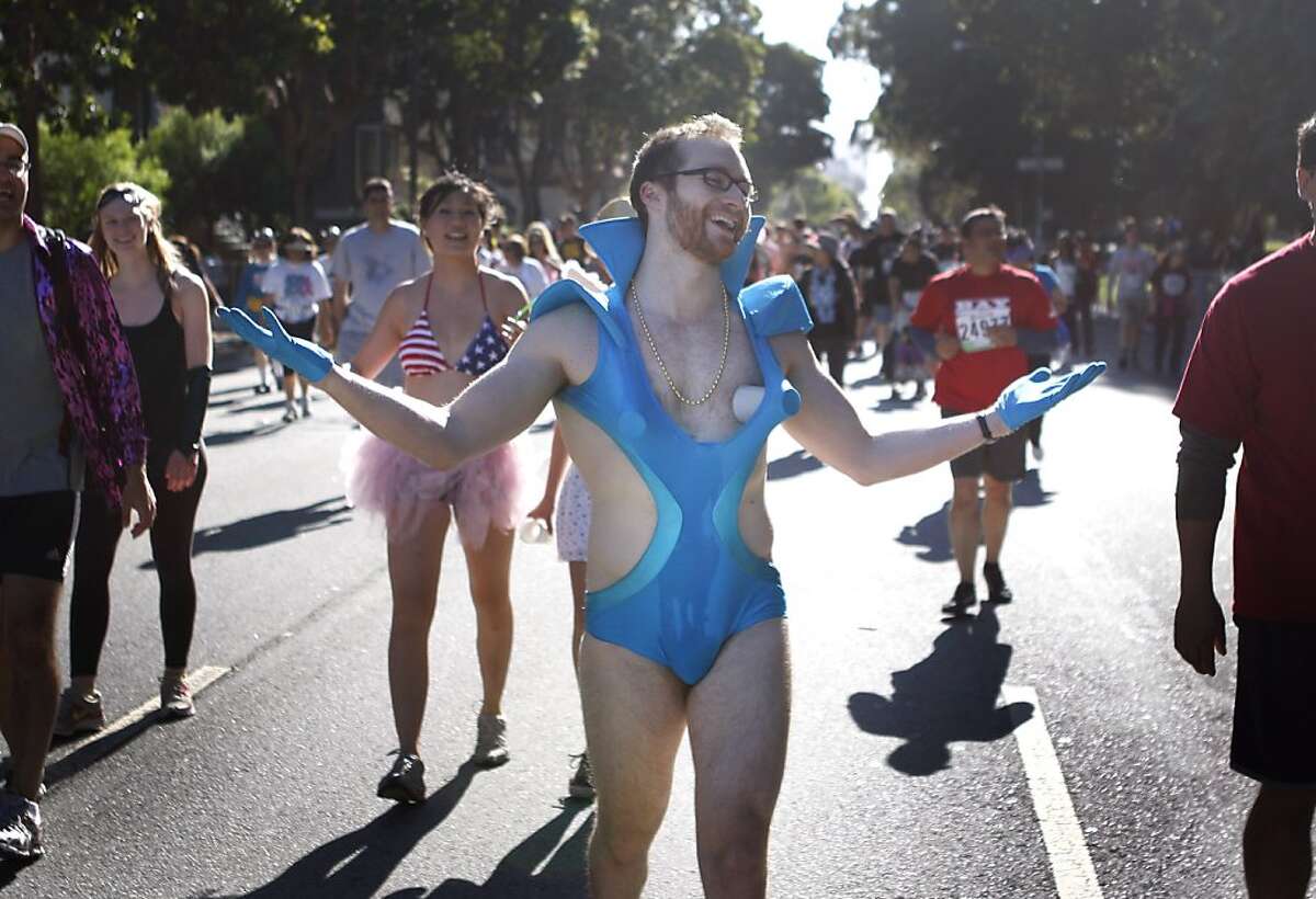 Bay To Breakers Sun Fun And A Few Fast Runners