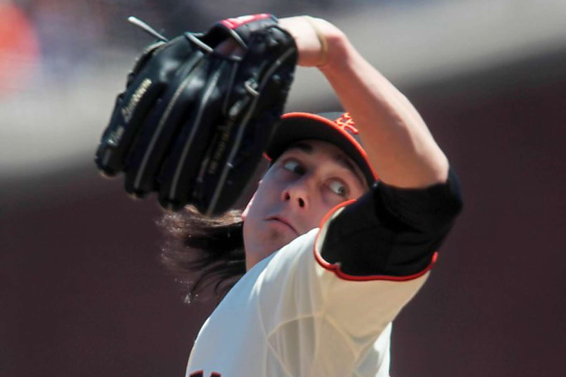 Giants' Tim Lincecum looks like his old self in 6-2 win against