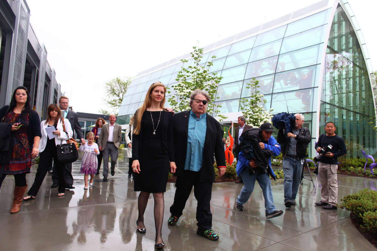 Feds Renton man faked Chihuly glass, paintings