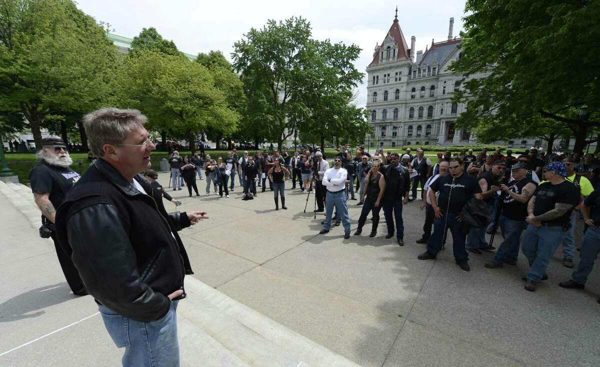 Bikers protest helmet law