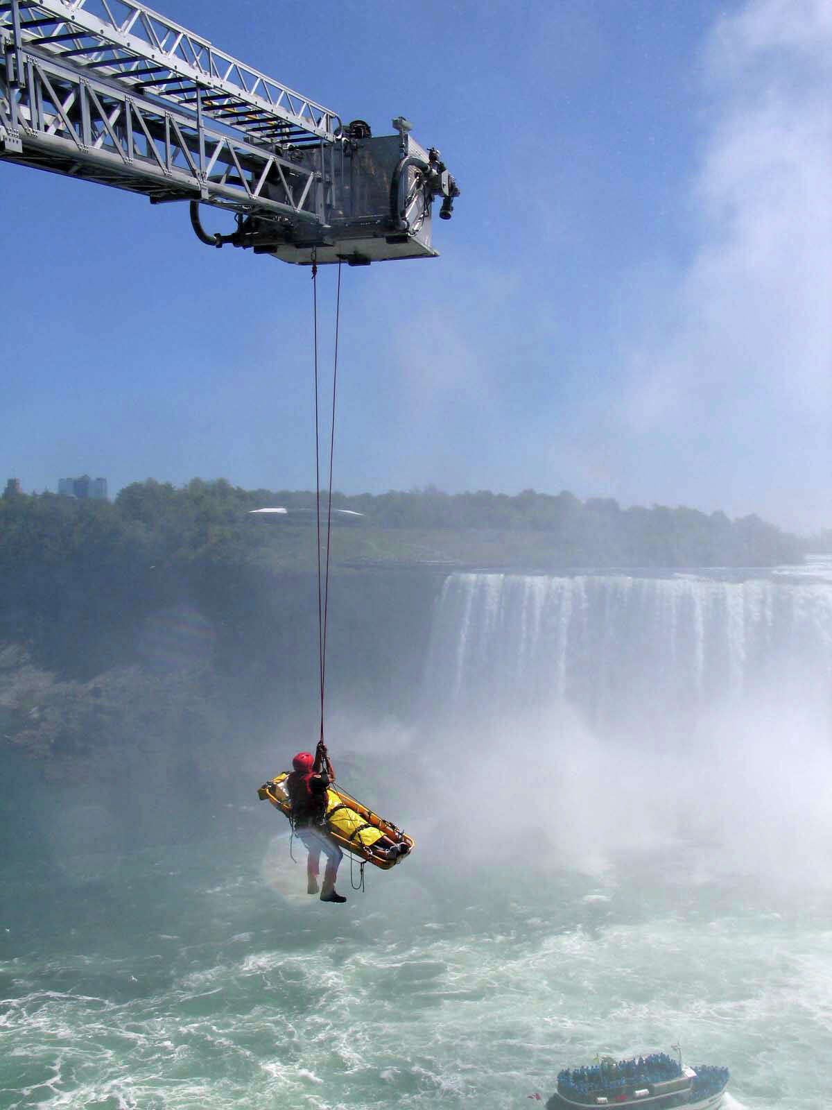 Man falls over Niagara Falls, lives