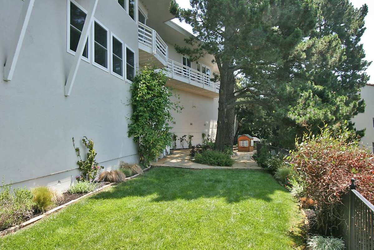 Upper Oakmore Oakland home with views