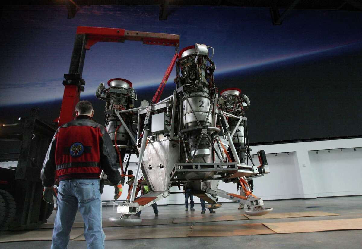 Blue Origin test craft lands in Museum of Flight's Space Gallery